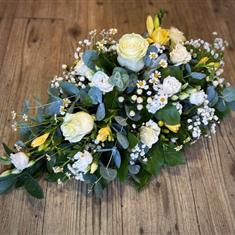 Yellow and white single ended spray